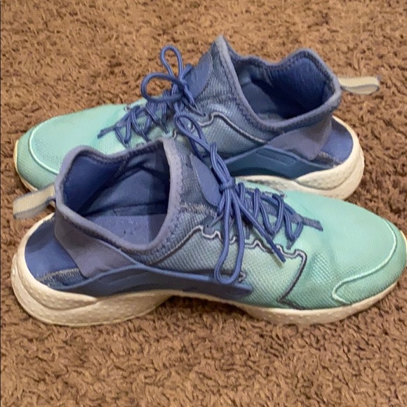 Women’s Nike shoes - Picture 2 of 4